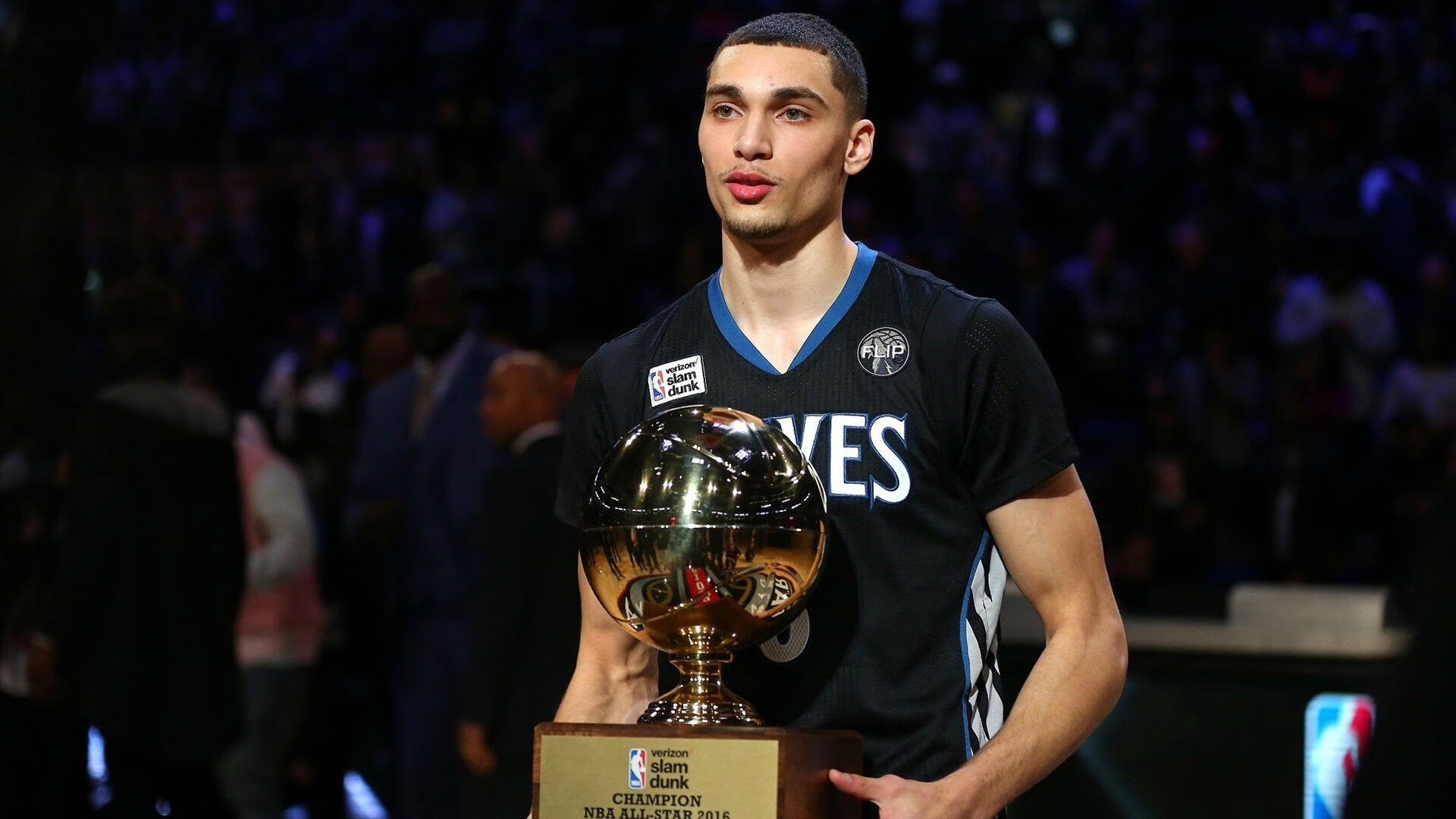 城市德比再次上演两队对攻激烈裁判频频介入保持比赛秩序,cba京城德比